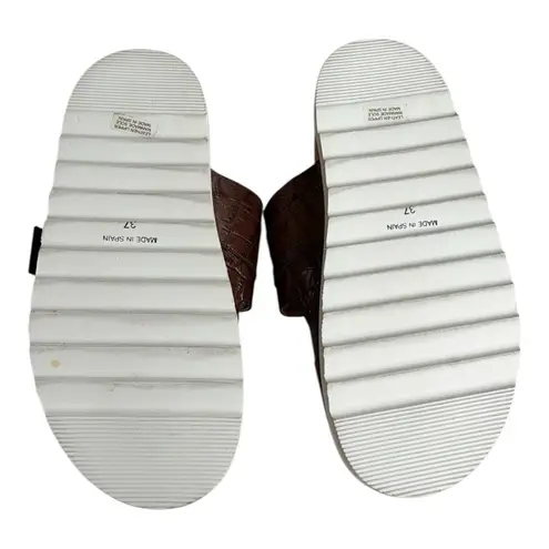 Sesto Meucci Like New Leather Buckle Sandals Size 7 Retail $225.00;