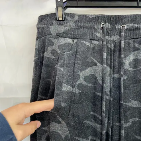 Tahari women's dark gray camouflage soft pocket pull on jogger sweatpants small
