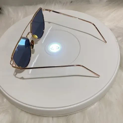 Woman’s Mirror Sunglasses Pink