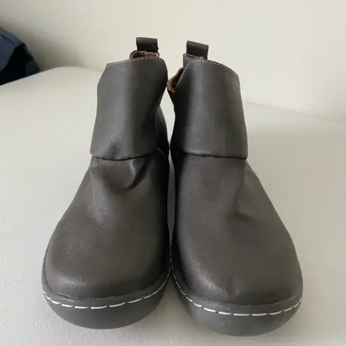 NEW | Women’s ankle Velcro strap fashion boots — size 10.5 Gray