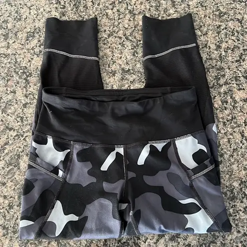 Athleta Relay Camo Capri 2.0, size XS