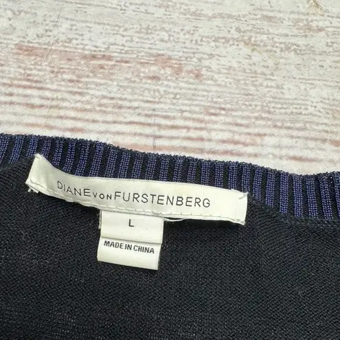 Diane Von Furstenberg  Orla' Print Woven Front Crewneck Silk Blue Size Large - Image 9