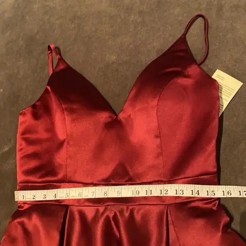 Women’s Burgundy Short Prom Party Dress NWT Medium