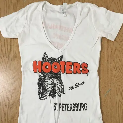 Hooters B25 Girl Worn Uniform V-Neck T-shirt St Petersburg Florida Cotton Xs