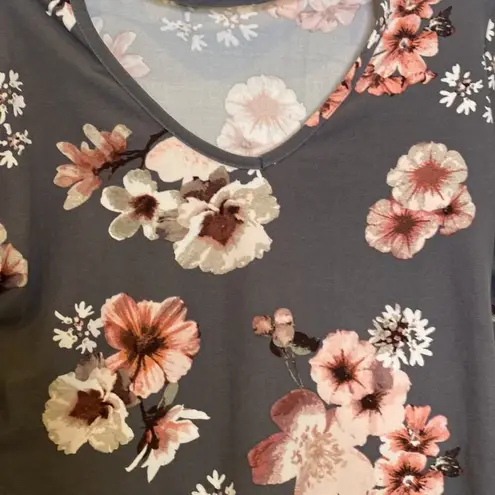 Rue 21  Long Sleeve Stretchy Floral Choker Neck Cut Out Shirt EUC Sz Lg Women’s