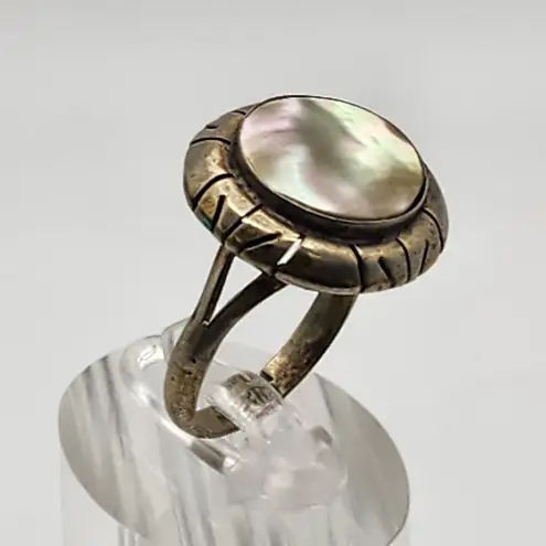 Vintage Mexico Silver Tone Mother Of Pearl Ring (7)