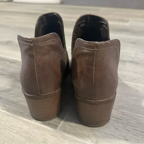 Seychelles Fergalicious by Fergie Brown Leather Cut Out Ankle Bootie
Size 9 Fashion Boho