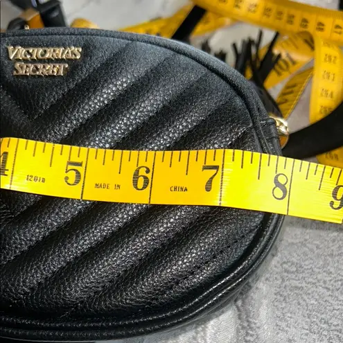 Victoria's Secret  Black Chevron Wristlet