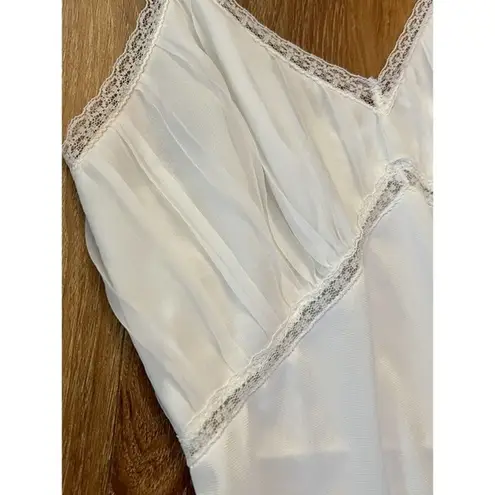Vintage Women’s Form Fit Rogers Slip Size 32 White, 10