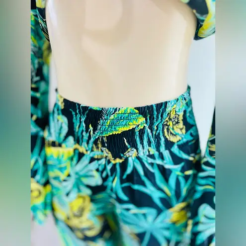 Bar III 's cabana-printed crop top. Pair it with the matching pant size small - Image 5