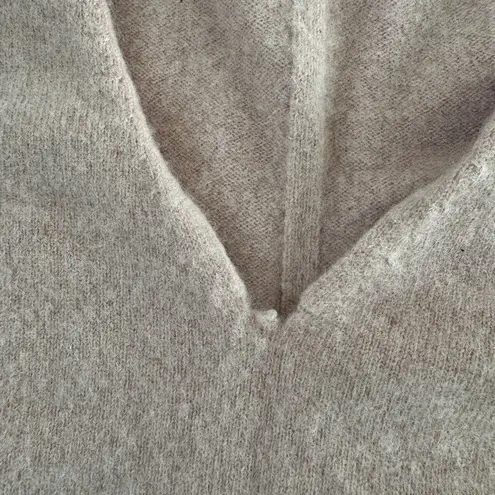 Babaton 100% cashmere Aritzia pink V-Neck sweater - fits XS - super pretty