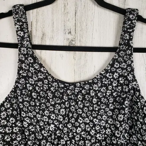 Everleigh NWT Sleeveless Black White Floral Sharkbite Tank Top Size Medium