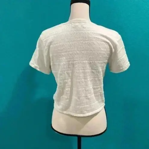 American Eagle ⭐️  white textured teeshirt in size small