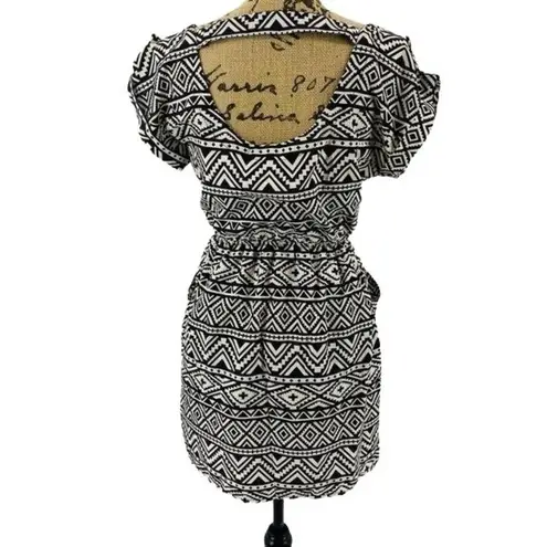 Lush Clothing Lush Womens Black White Aztec Dress Pockets Mini Size Small