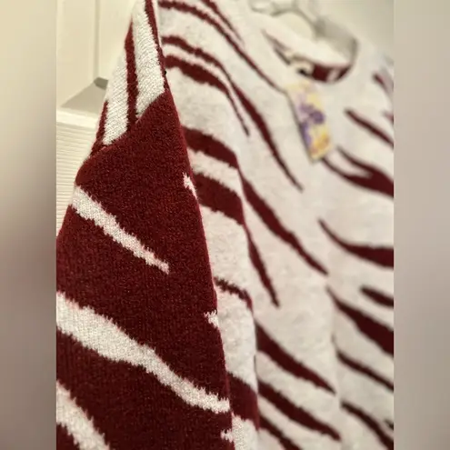 ee:some NWT Sweater with red and white stripes Size M