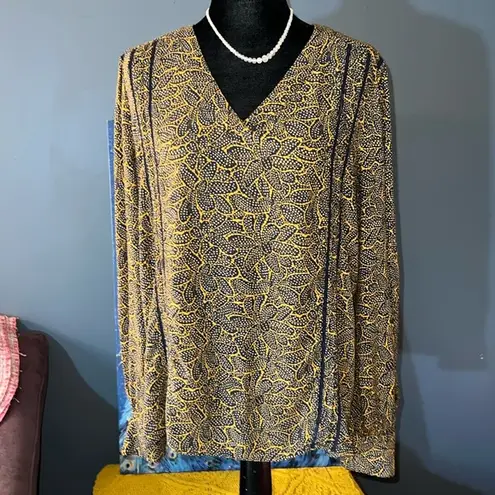 Hinge Size L Long Sleeve Blouse w V Neckline