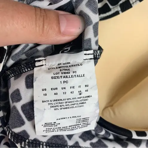 MiracleSuit size 10 medium Black white pattern one piece swim suit bathing slim