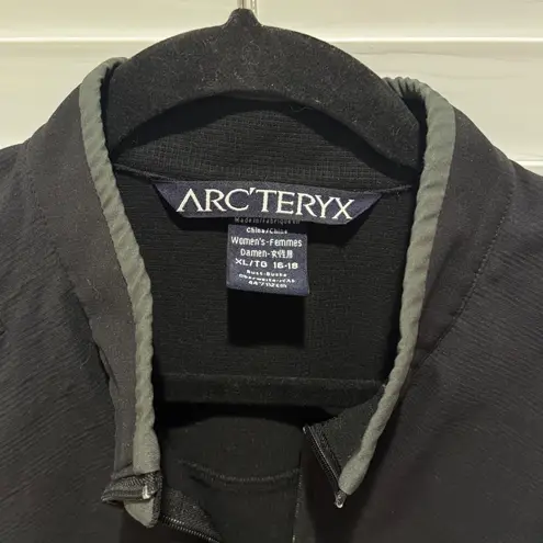 Arcteryx Womens XL Black Full Zip Softshell Jacket Hiking Outdoors zip Pockets