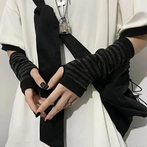 1 Pair of Black and grey striped fingerless gloves