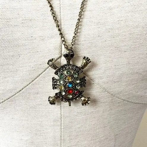 Turtle pendant necklace