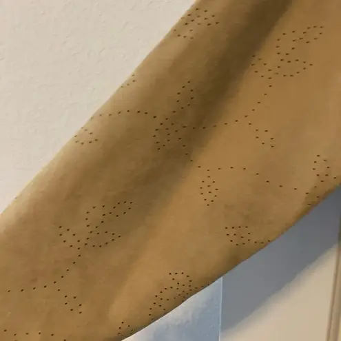 Croft & Barrow  Women’s micro suede top.  Size: XL.  Button down, side slits. - Image 2