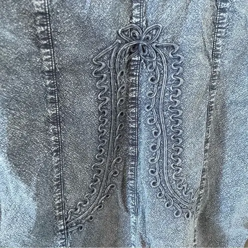 Novica Lily of The Incas Button