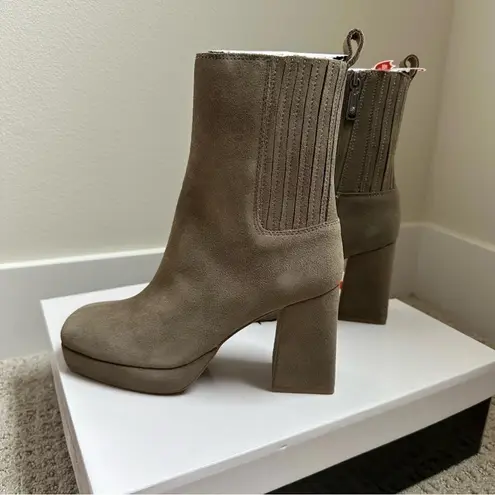 Blondo Rozalie Waterproof Platform Chelsea Boot Grey Brown Suede Leather Size 7