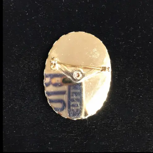 Vintage Golden Cameo Brooch Gold