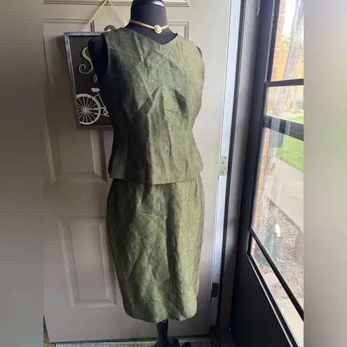 Jones Wear Vintage olive green linen blend two piece skirt set, size 8