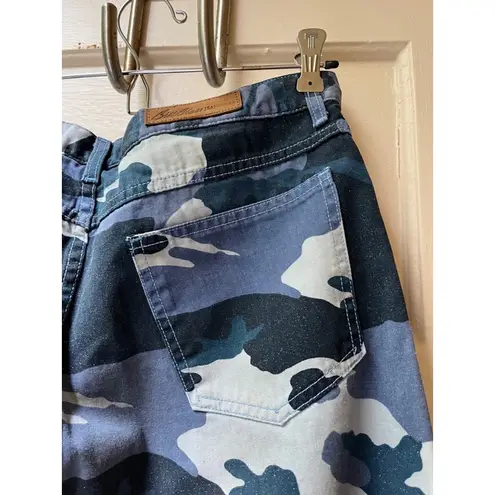 Bill Blass Easy fit Blue White Sparkly Camo cropped Jeans capris Size 14