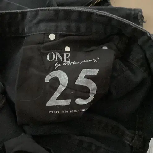 One Teaspoon New without tags  distressed black skinny jeans with zips size 25