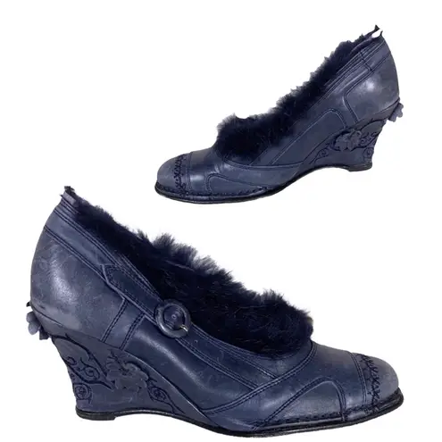 DKODE HANDCRAFTED BLUE LEATHER WITH RABBIT FUR TRIM WEDGE HEEL SHOES (40) Size 10