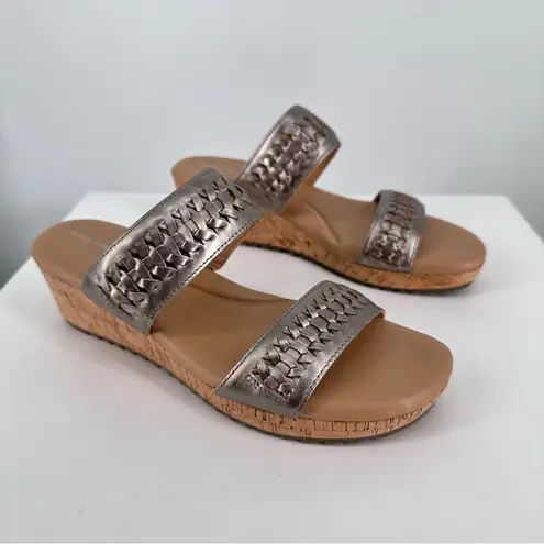 Easy Spirit Lillia Platform Wedge Sandals in Gold size 8 NEW in Box