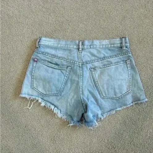 BDG  essential short mid rise light blue distressed jeans