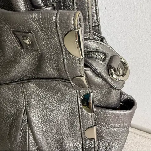 B. Makowsky Pewter Silver Metallic Leather Bag Purse Satchel Handles