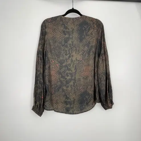 Lola And Sophia Long Sleeve Snake Print V