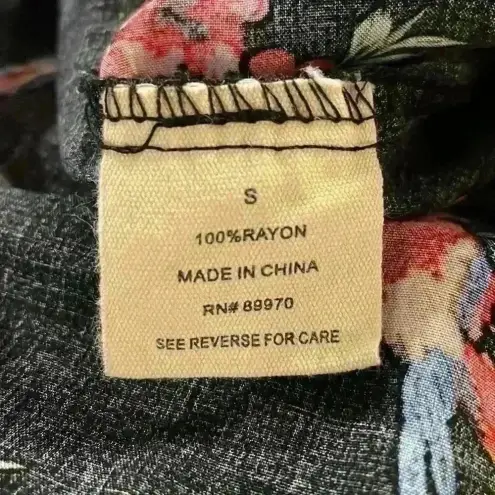 Love Note Women’s Hawaiian Button-Down Crop Top