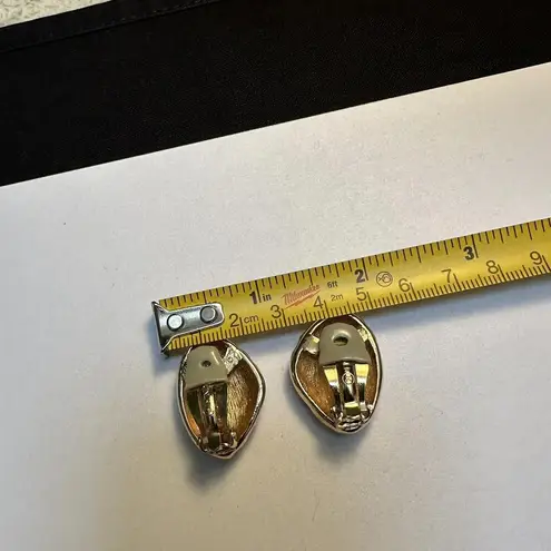 Vintage Signed Ciner Gold Tone And White Enamel Clip