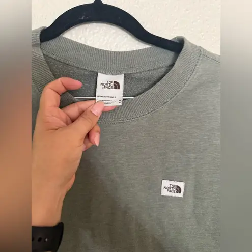 The North Face  woman’s Green pull over Sweater size Medium