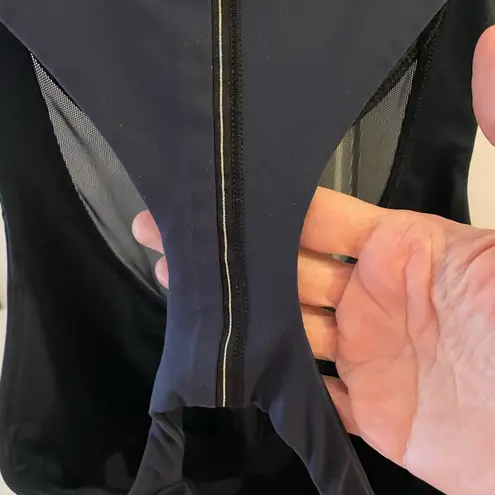 Lululemon  Run Stuff Your Bra Tank Navy size 6 - Image 8