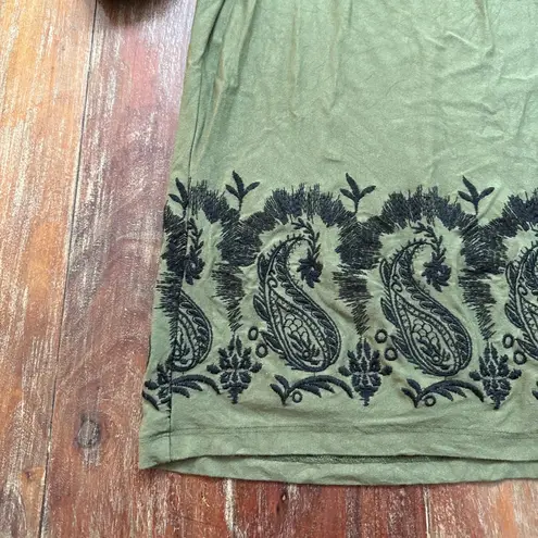 cupio Women's Green & Black Paisley Embroidered Short Sleeve Tee Medium