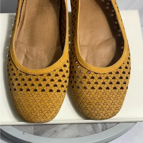 Kenneth Cole Gentle Souls  Mustard Perforated Flats Women’s 10M Leather Shoes