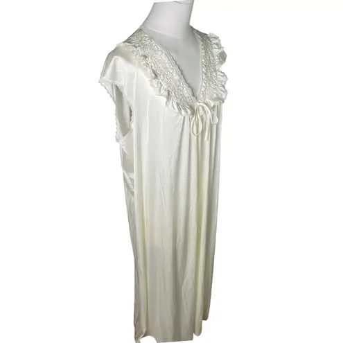 Vintage 70s JCPenney Collectibles Ivory Nylon Nightgown Lace Ruffle Maxi Dress M White Size M