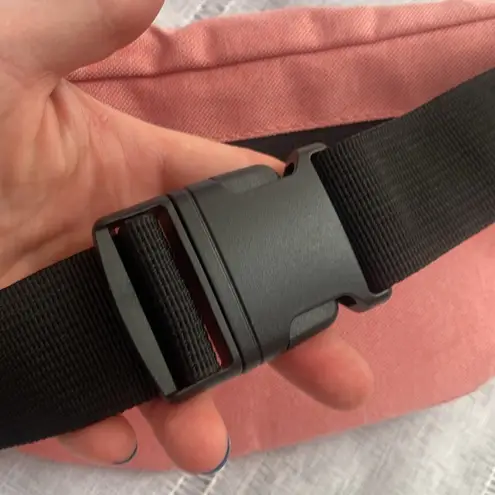 Maxtop NWOT unisex crossbody fanny style pack in coral.