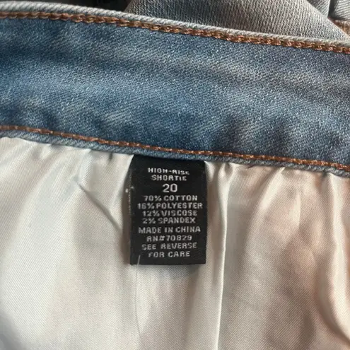 NWT! Rue 21 Light Wash Distressed High Rise Shortie Jean Short Size 20 Blue