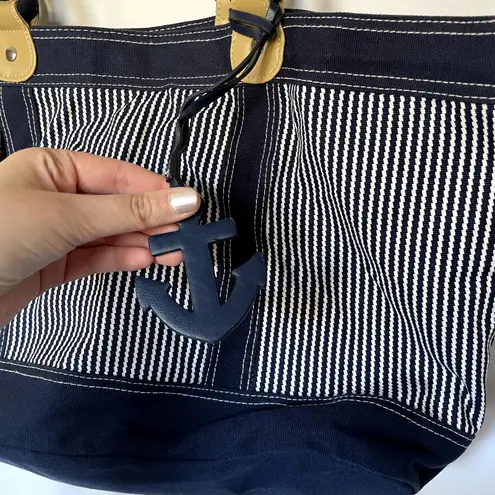 Nautical navy whit striped tote bag spacious anchor charm zippered pockets Blue