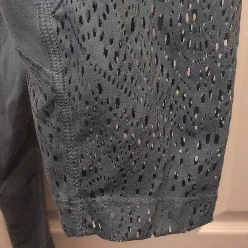 PINK - Victoria's Secret FINAL MARKDOWN Pink sport crocheted accented leggings medium