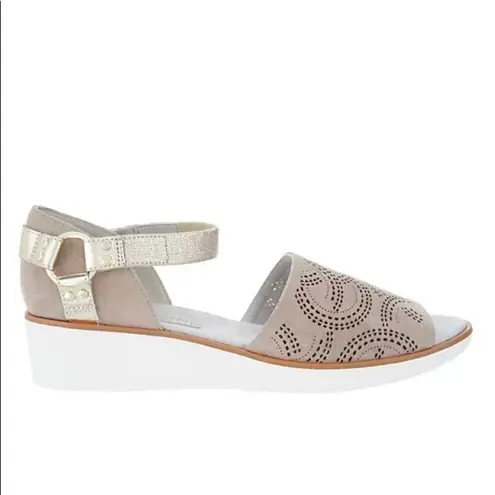 Lori Goldstein Collection Wedge Sandal w/ Ankle Strap size 7 A10 Tan