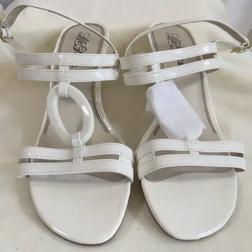 NWOB FLAW LIFE STRIDE MULBERRY COMFORT SANDALS SZ 9 SLIDES SHOES WHITE MID HEEL