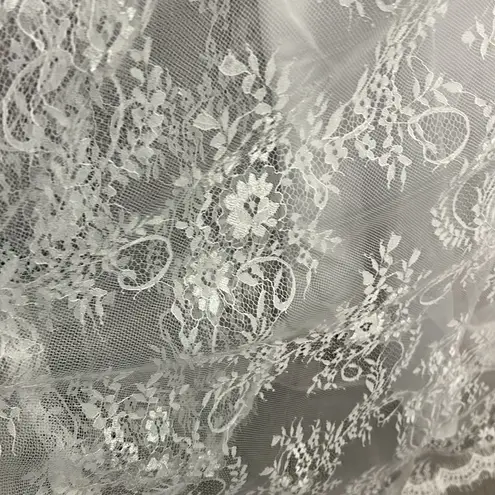 New Boutique Bridal Gown size US 16 plus lined lace train flared romantic event White